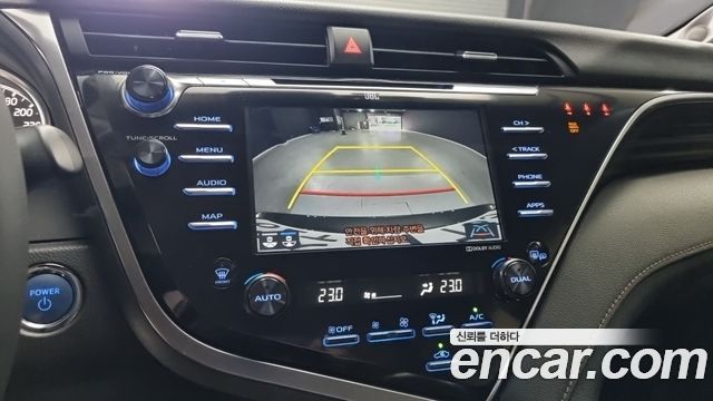 Toyota Camry 2018 — photo 11
