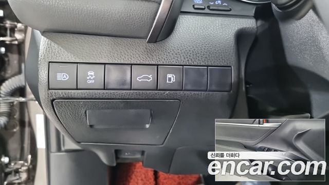 Toyota Camry 2018 — photo 17