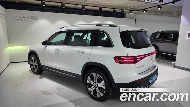Mercedes-Benz EQB 2026 — photo 3