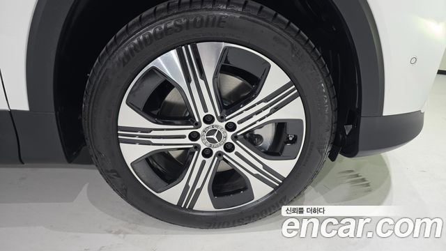 Mercedes-Benz EQB 2026 — photo 5