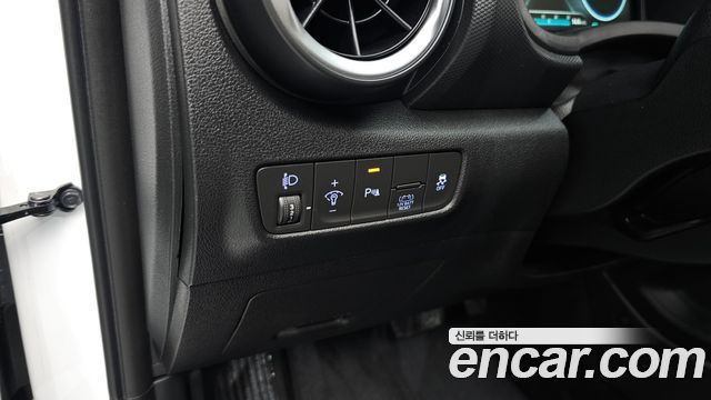Hyundai Kona 2023 — photo 28