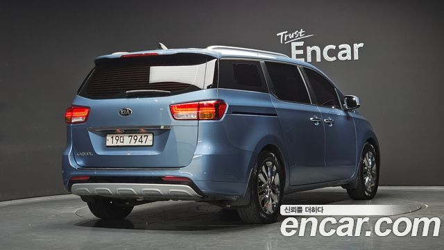 Kia Canival 2016 — photo 2