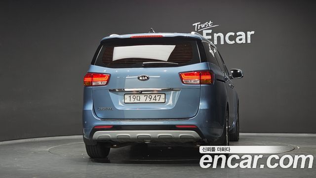 Kia Canival 2016 — photo 4