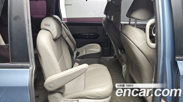 Kia Canival 2016 — photo 17
