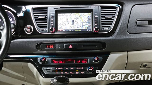 Kia Canival 2016 — photo 20
