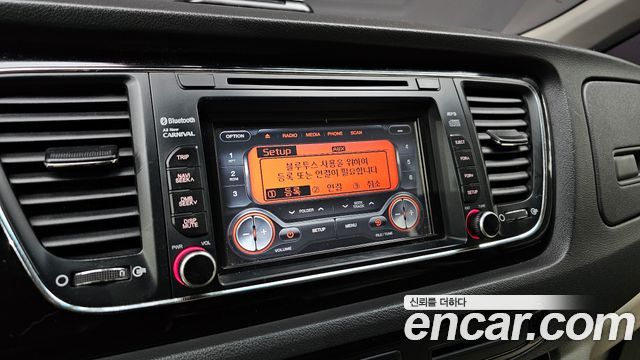 Kia Canival 2016 — photo 22
