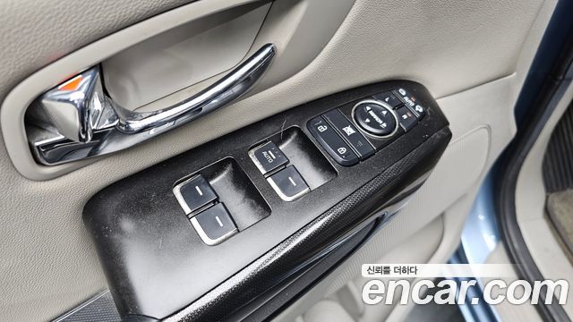 Kia Canival 2016 — photo 23