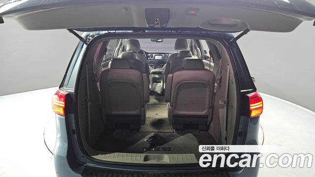 Kia Canival 2016 — photo 26