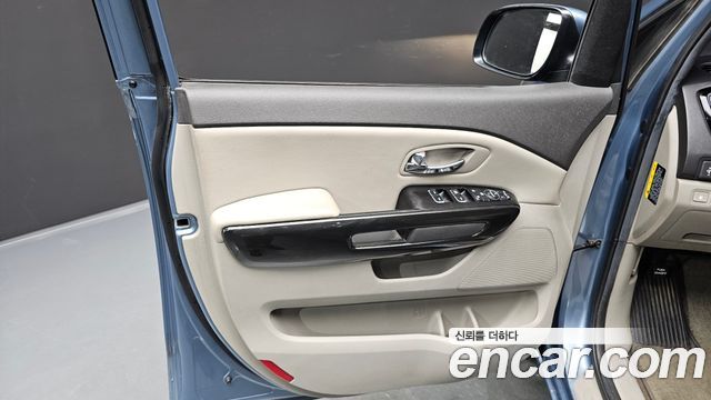 Kia Canival 2016 — photo 14