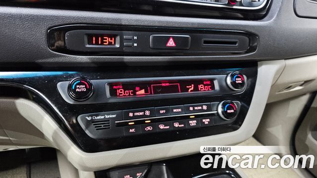 Kia Canival 2016 — photo 28