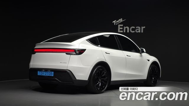 Tesla Model Y 2025 — photo 2