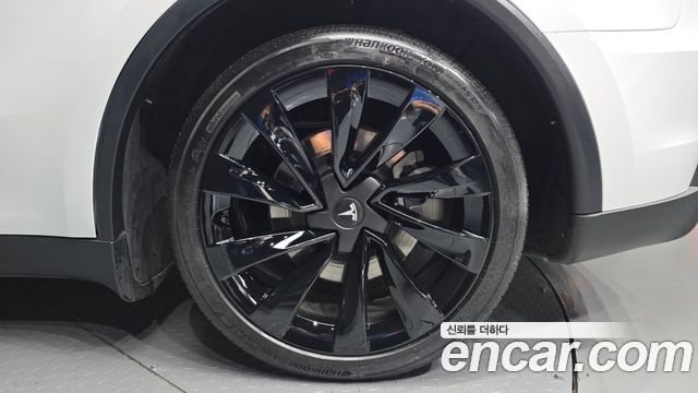 Tesla Model Y 2025 — photo 7