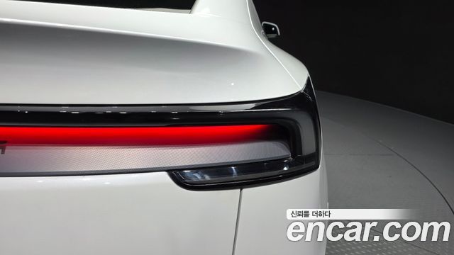 Tesla Model Y 2025 — photo 9