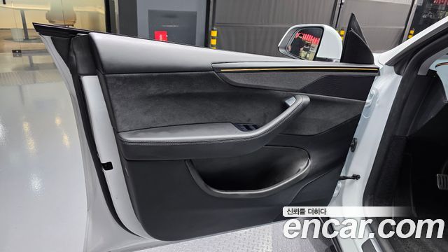 Tesla Model Y 2025 — photo 14