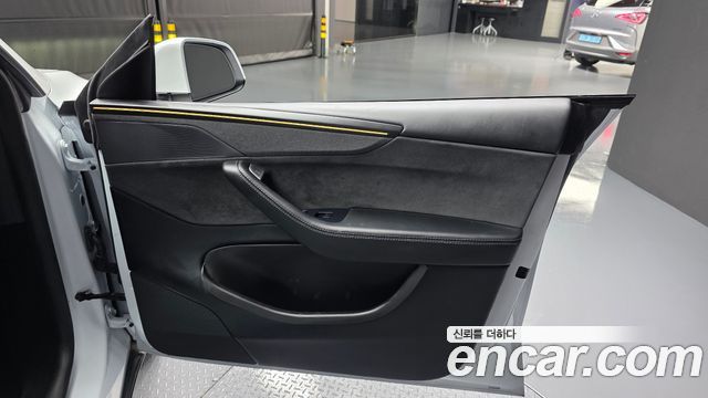 Tesla Model Y 2025 — photo 15