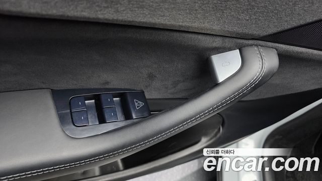 Tesla Model Y 2025 — photo 32