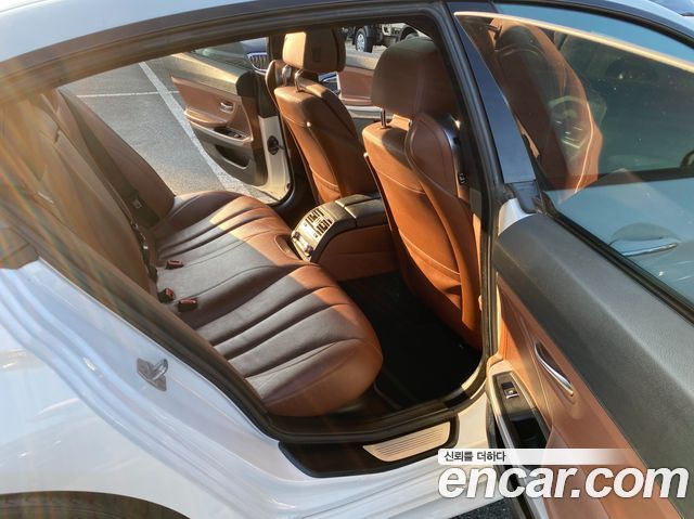 BMW 6-Series 2018 — photo 17