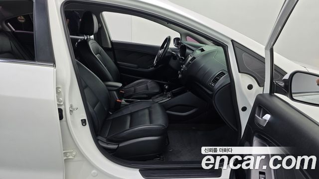 Kia K3 2015 — photo 17