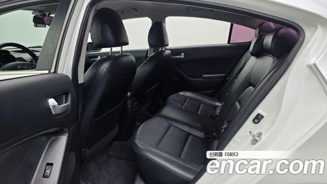 Kia K3 2015 — photo 18