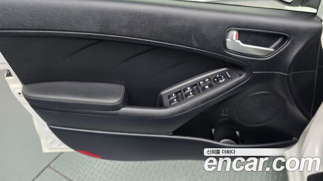 Kia K3 2015 — photo 14