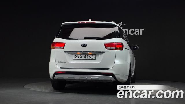 Kia Canival 2016 — photo 4