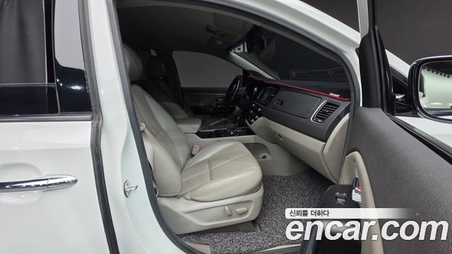 Kia Canival 2016 — photo 10