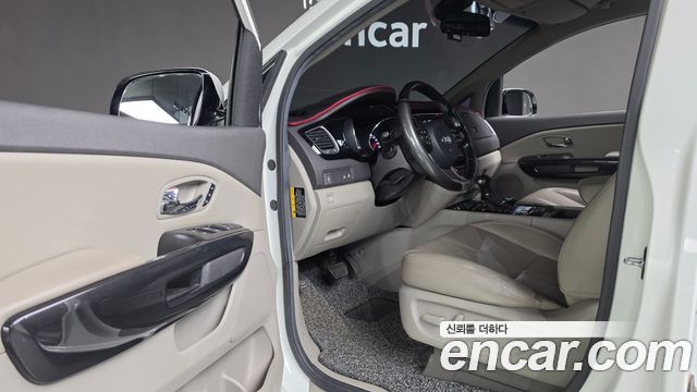 Kia Canival 2016 — photo 11