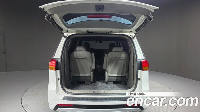 Kia Canival 2016 — photo 20