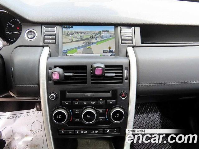 Land Rover Discovery Sport 2016 — photo 12