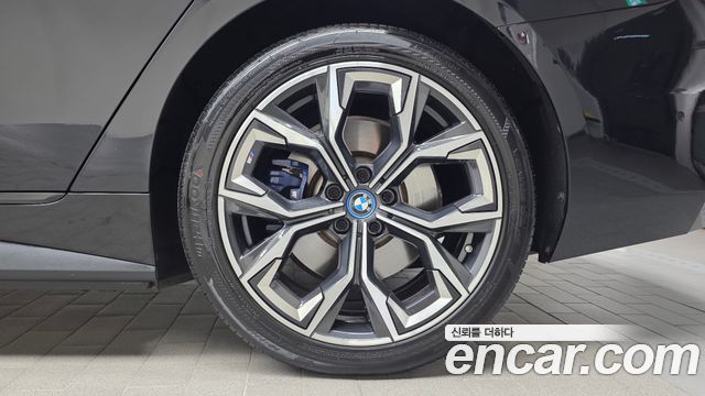 BMW i4 2023 — photo 7