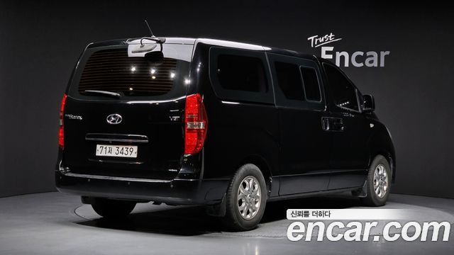 Hyundai Starex 2017 — photo 2