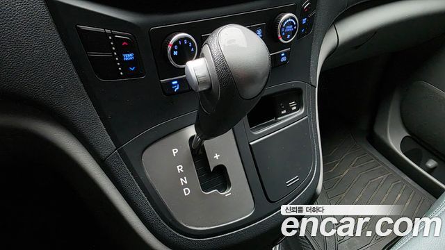 Hyundai Starex 2017 — photo 9