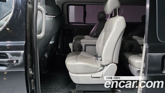 Hyundai Starex 2017 — photo 12