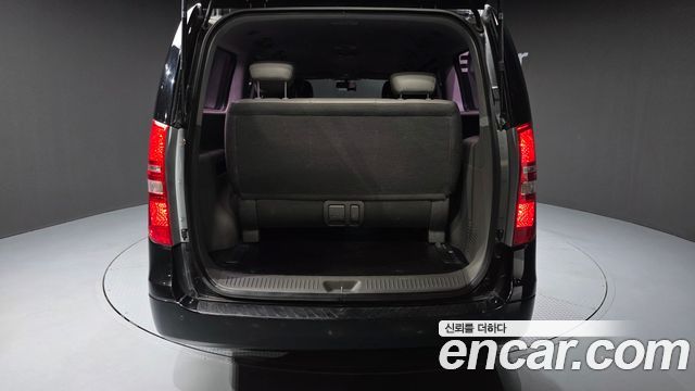 Hyundai Starex 2017 — photo 16