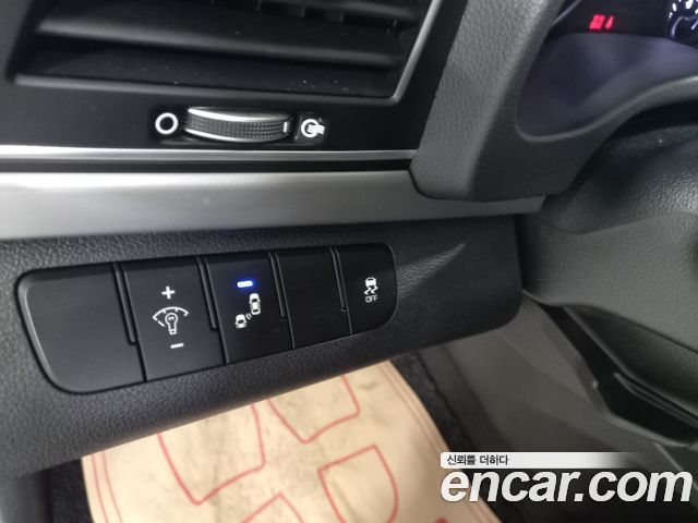 Hyundai AVANTE 2018 — photo 10