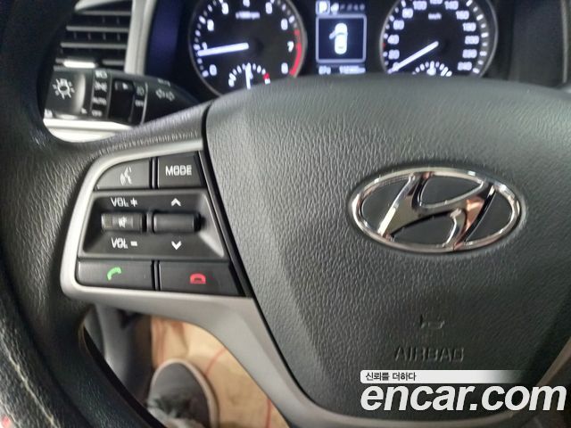 Hyundai AVANTE 2018 — photo 11