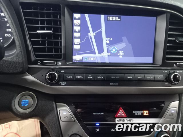Hyundai AVANTE 2018 — photo 13