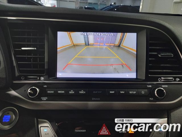 Hyundai AVANTE 2018 — photo 14