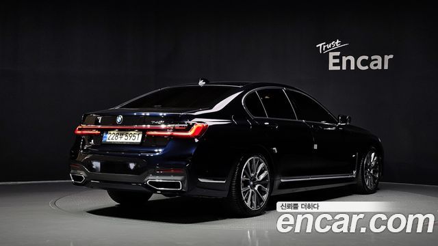 BMW 7-Series 2021 — photo 2