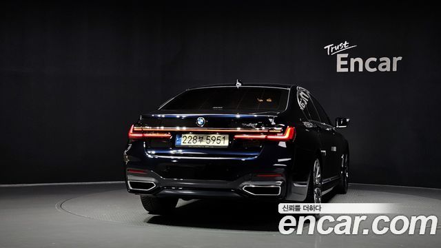 BMW 7-Series 2021 — photo 4