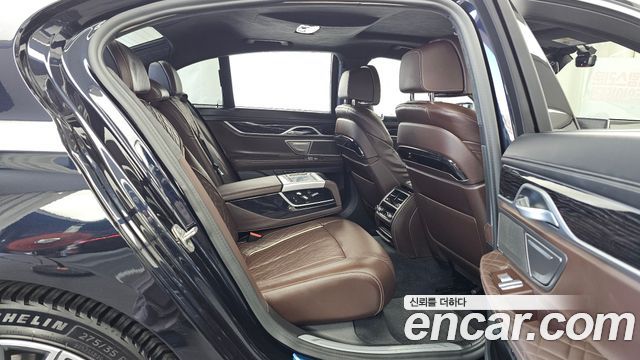 BMW 7-Series 2021 — photo 12