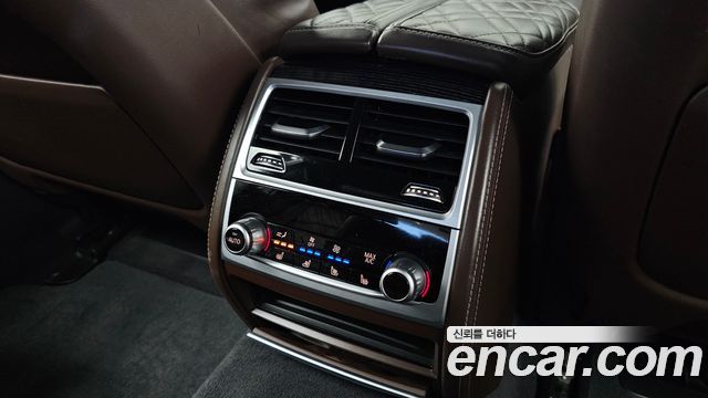 BMW 7-Series 2021 — photo 19
