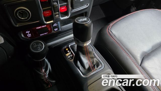 Jeep Wrangler 2022 — photo 12