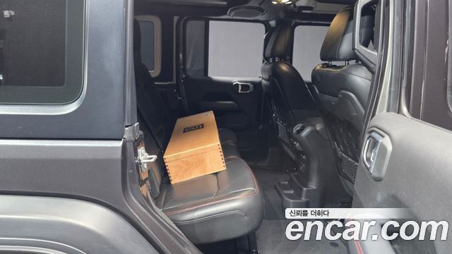 Jeep Wrangler 2022 — photo 18