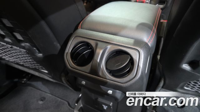 Jeep Wrangler 2022 — photo 25