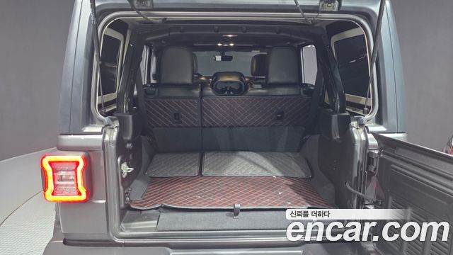 Jeep Wrangler 2022 — photo 26