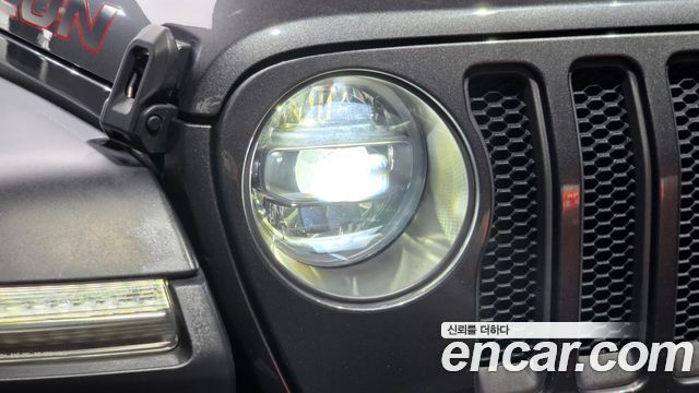 Jeep Wrangler 2022 — photo 8