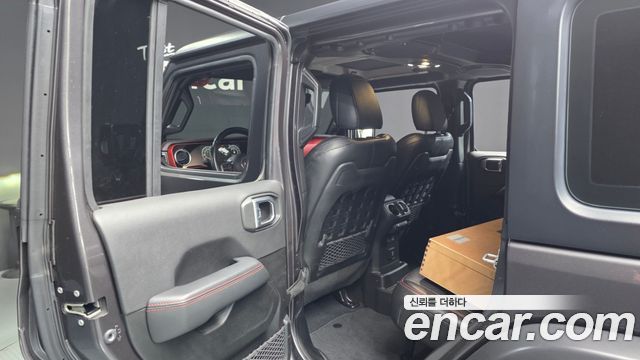 Jeep Wrangler 2022 — photo 16