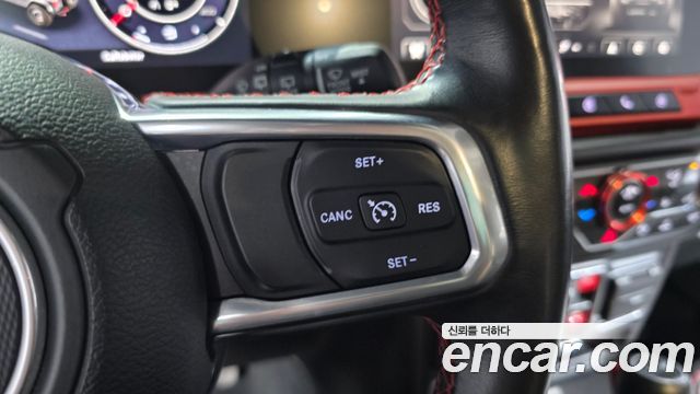 Jeep Wrangler 2022 — photo 31