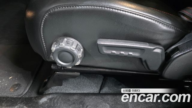 Jeep Wrangler 2022 — photo 32